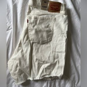 New Levi’s High Rise 501 Cream Denim Shorts - size 16w